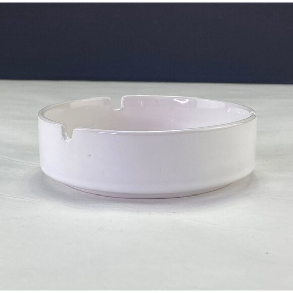 Vintage Canada Souvenir Maple Leaf Red White Ashtray 5 inch - Picture 5 of 8